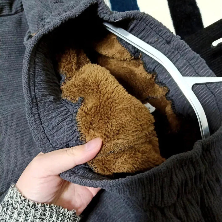 Comfortable elastic waistband on thermal winter joggers
