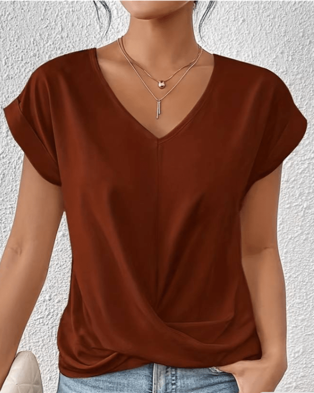 Casual navy blue short sleeve t-shirt with a trendy knotted front hem