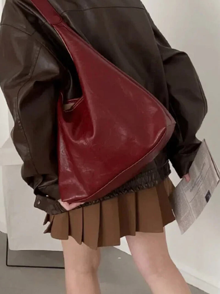 Close-up of the metal clasp and stitching on the minimalist everyday bag