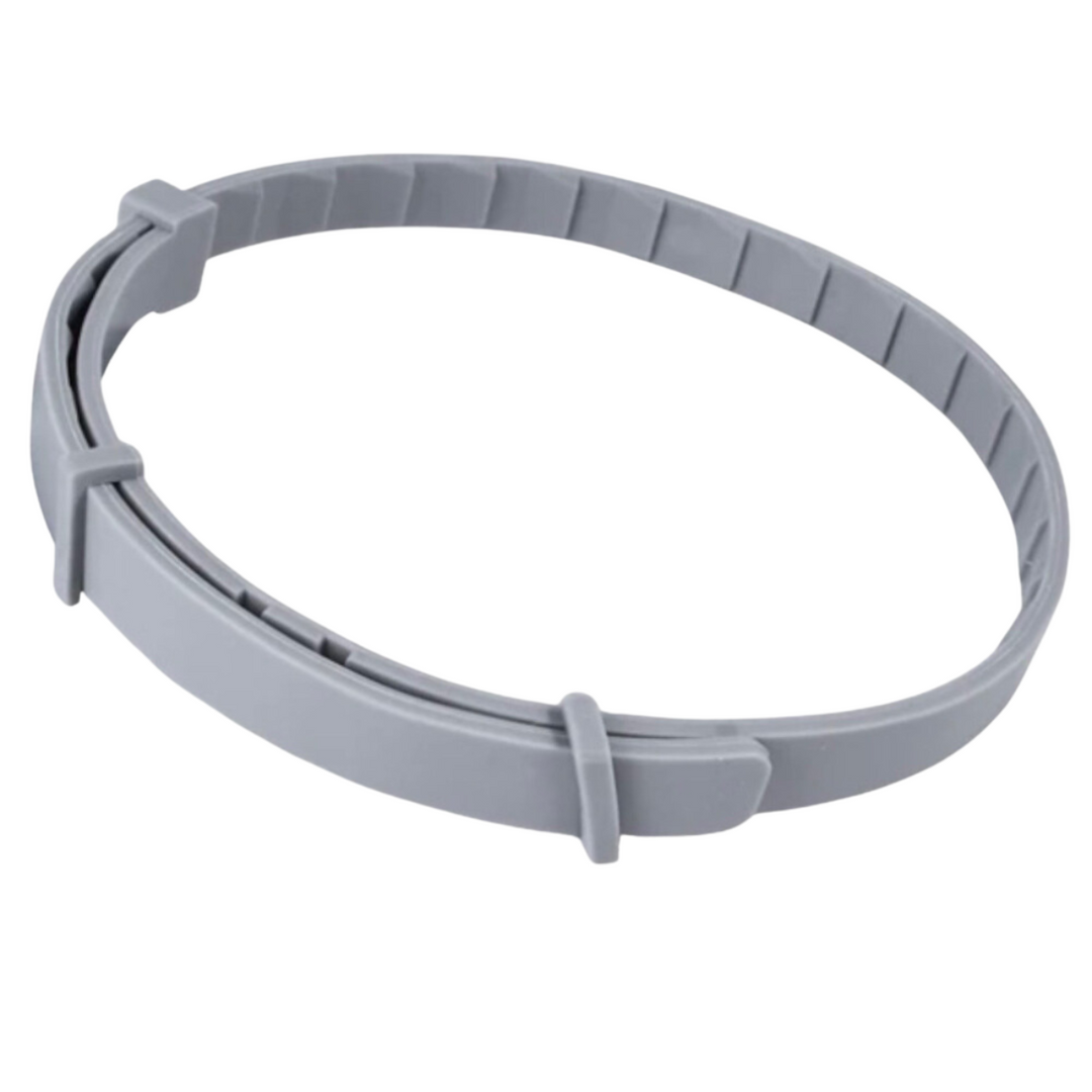 Flea and tick collar for cats and dogs in packaging, offering pest control