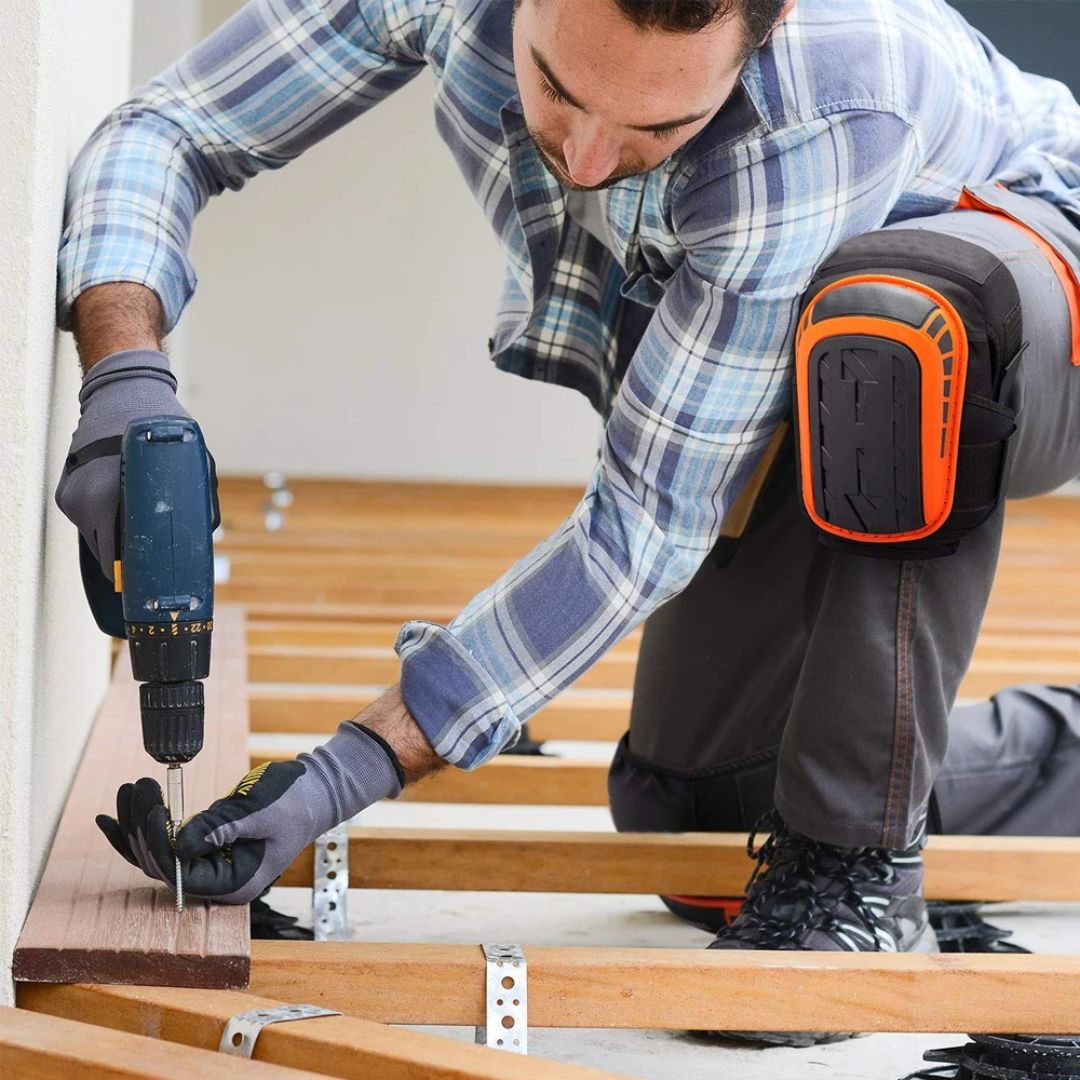 Water-resistant exterior material on heavy-duty gardening knee pads