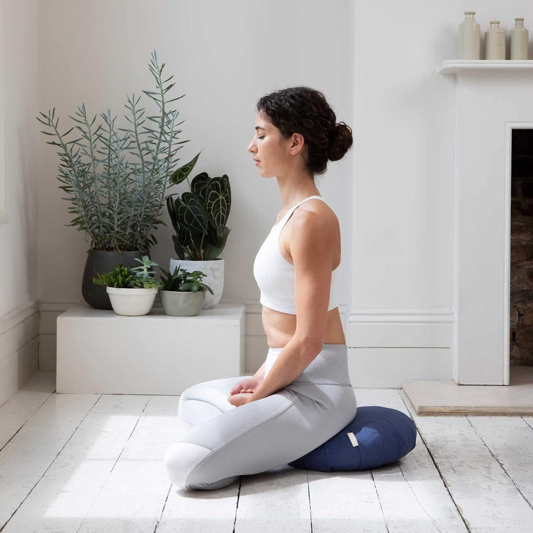 Side profile of buckwheat meditation cushion showing ergonomic floor support