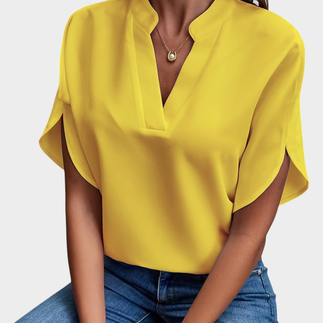 Comfortable summer blouse in a relaxed fit for women
