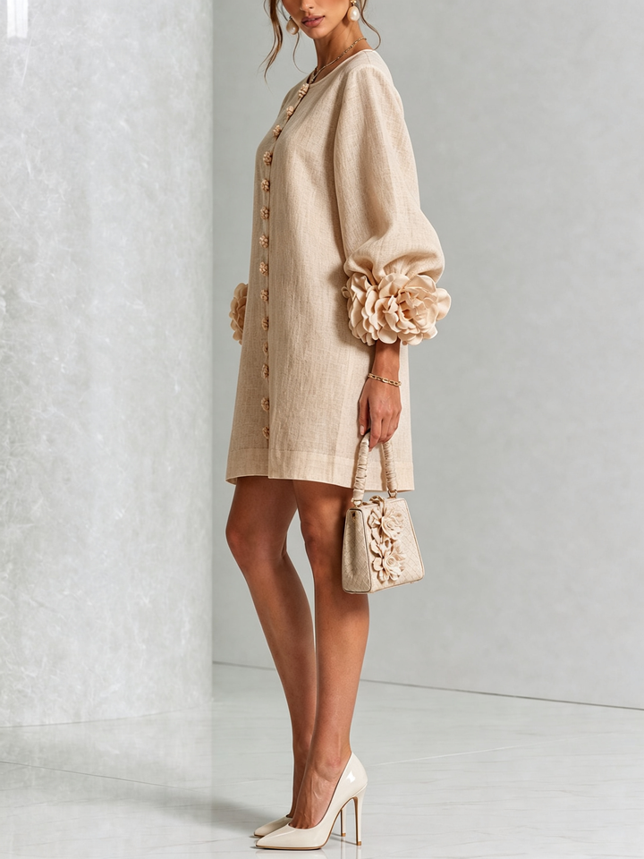 Summer-ready short dress with decorative buttons