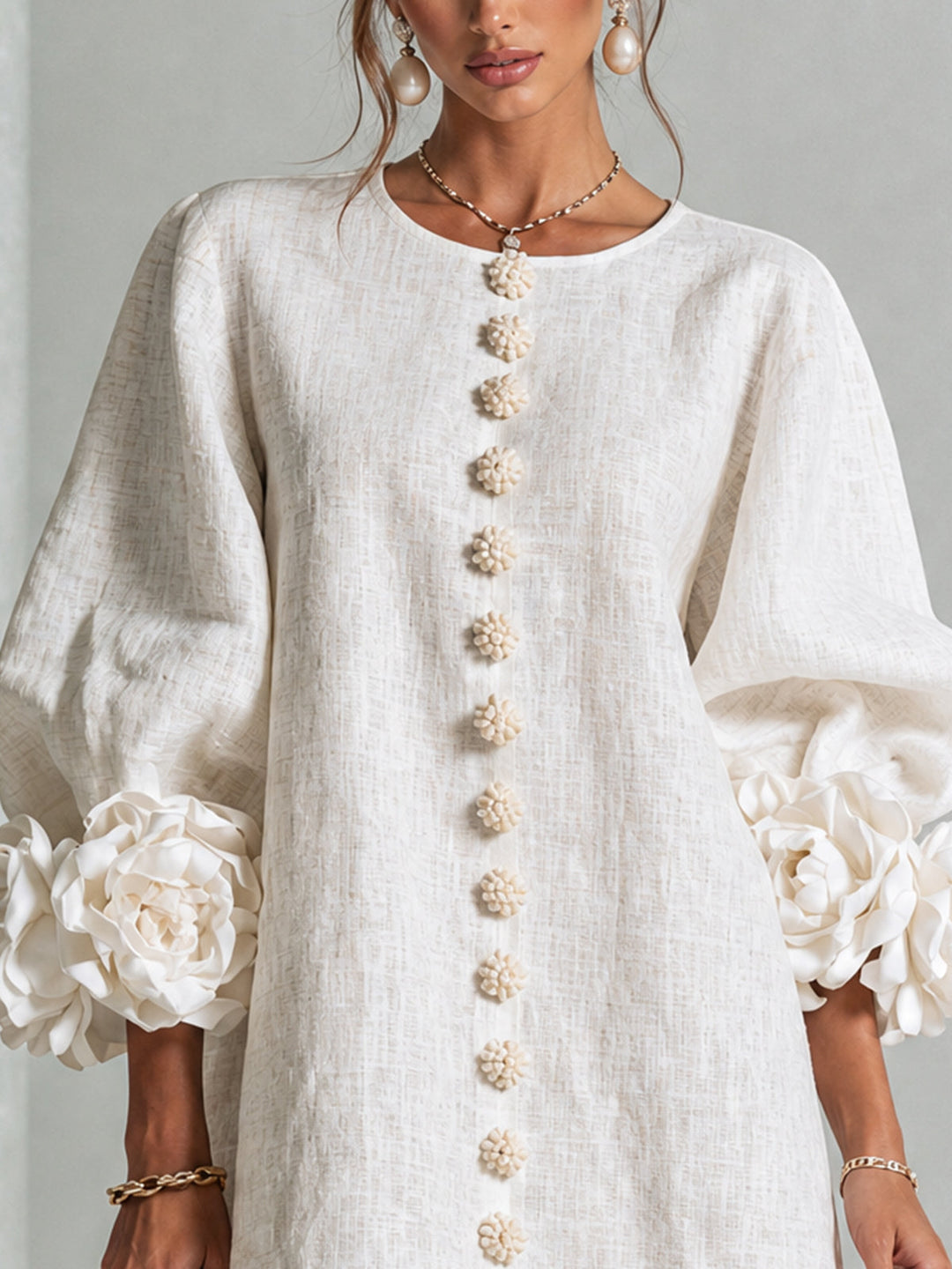 Comfortable shift dress with romantic puff sleeves