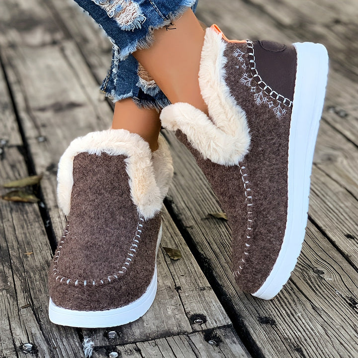 Lightweight and warm women's indoor shoes designed for ultimate relaxation