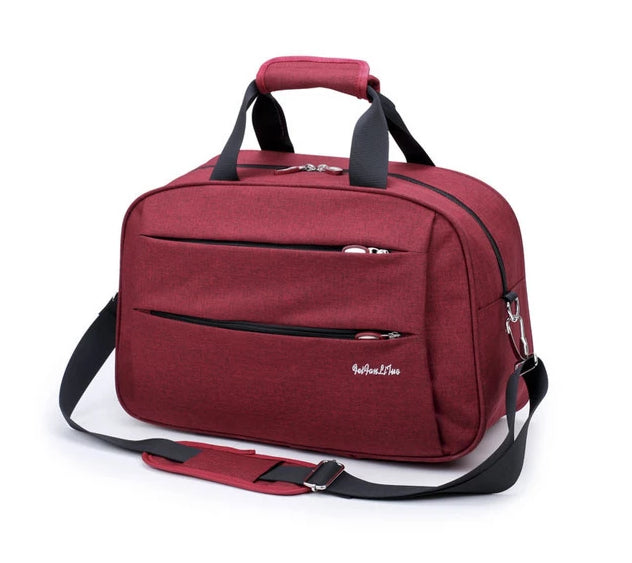Water-resistant weekend bag repelling water droplets on fabric