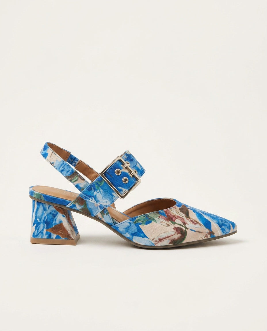 Bottom sole and sturdy block heel detail of blue pumps