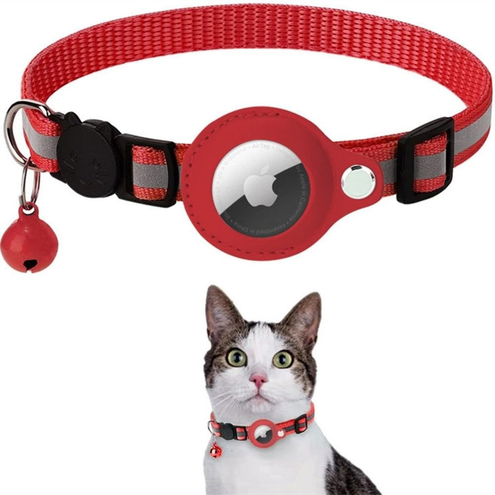 Quick-release cat collar with GPS tracker case