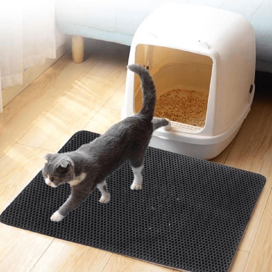 Close-up of durable mesh texture on the cat litter trapping mat surface