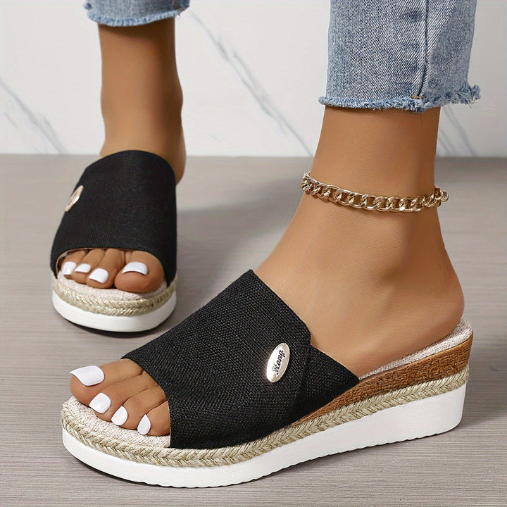Complete pair of women's height-increasing casual wedge slides