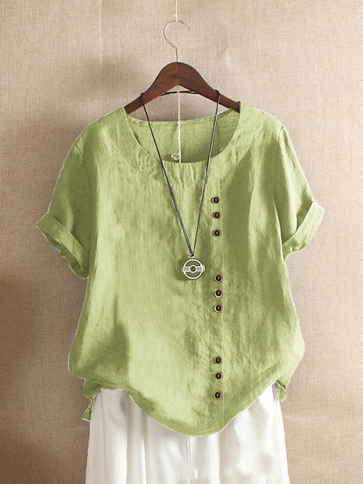 Regular fit basic top featuring stylish button accents