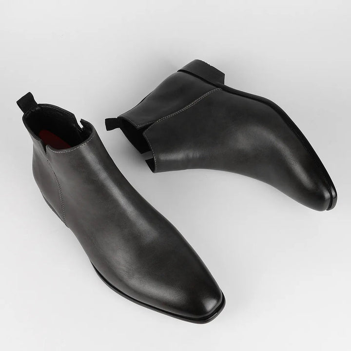 Textured sole and heel of comfortable men's casual retro footwear