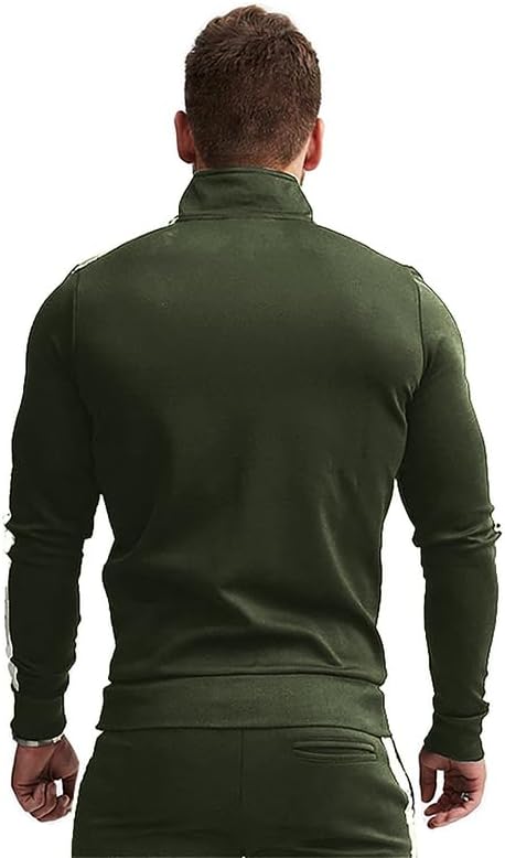 Athletic set featuring lightweight and breathable material