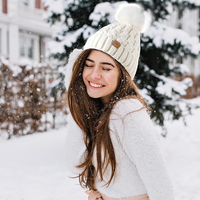 Casual women's knit winter hat Yvonne worn on model