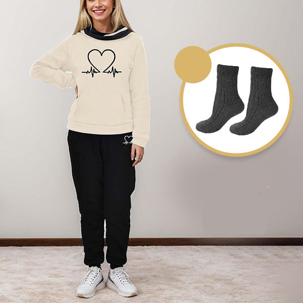Soft fabric texture of the casual tracksuit set for women
