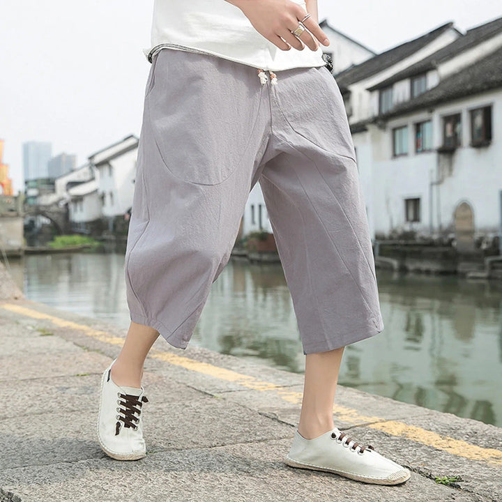 Mens casual three-quarter pants in relaxed fit for summer fashion