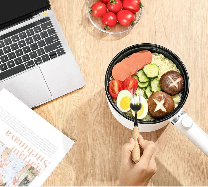 Non-stick mini hot pot ideal for dorm rooms and small kitchens
