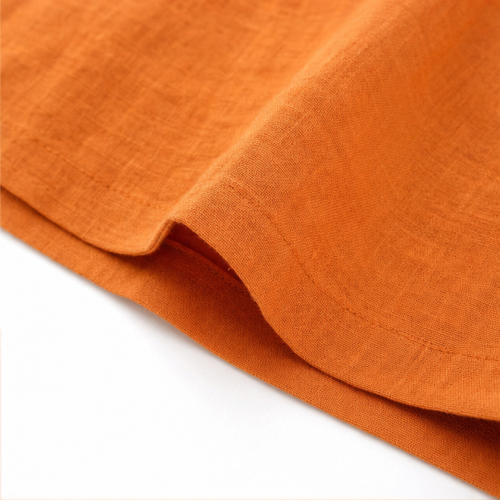 Sleeveless top neckline detail for women's casual summer outfit