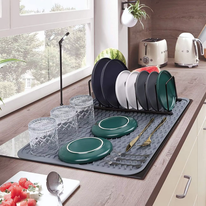 Heat-resistant silicone kitchen mat functioning as an oven liner