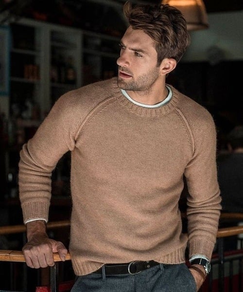 Classic crew neck pullover sweater for men in regular fit knitwear