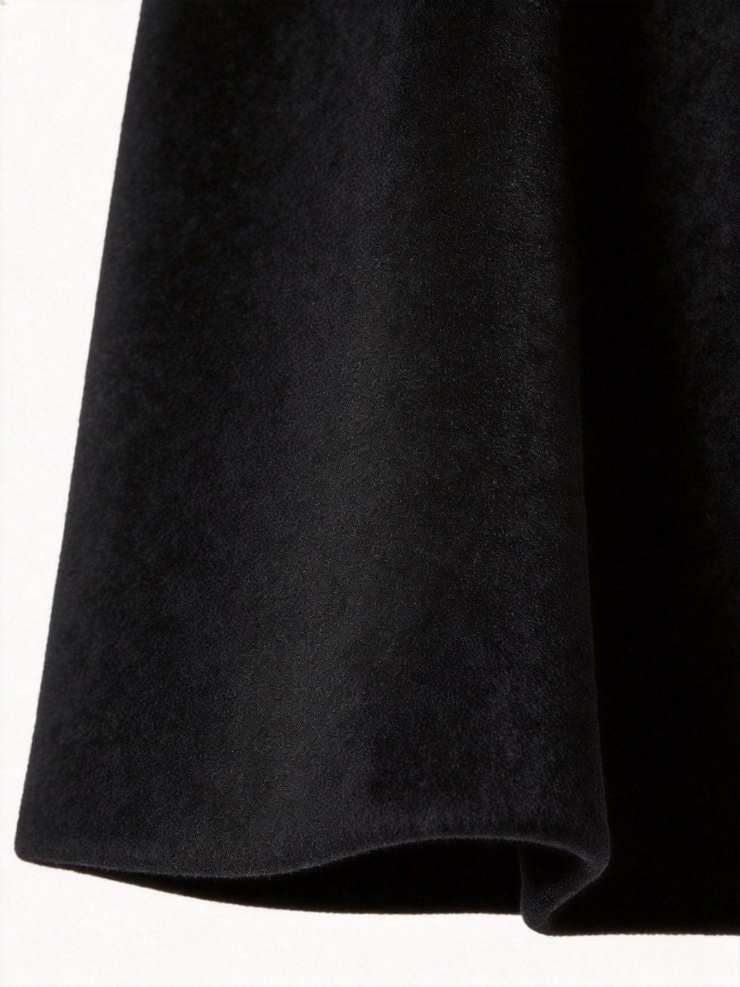 Deep side welt pocket detail on the fashionable men's everyday wear outerwear.