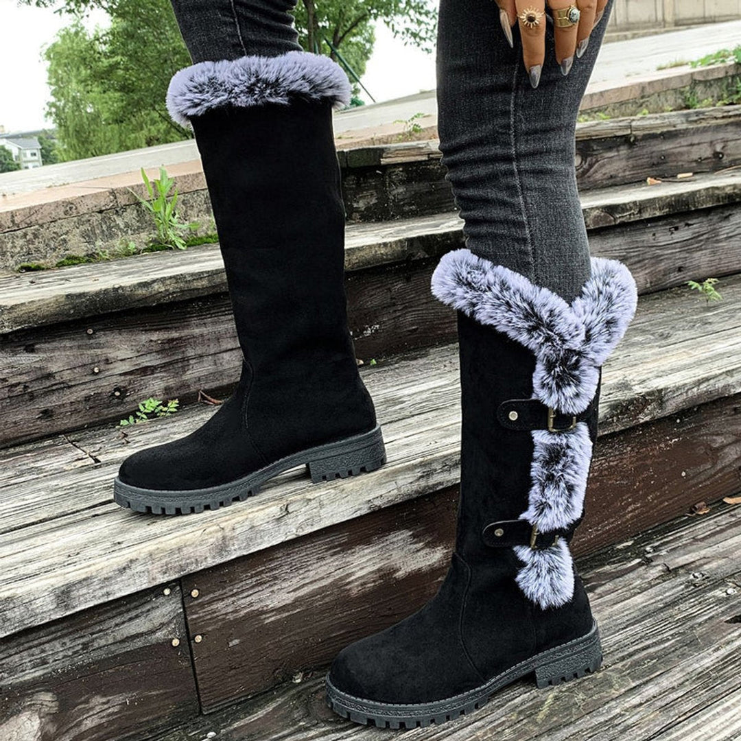Toe cap and upper material detail of womens winter boots