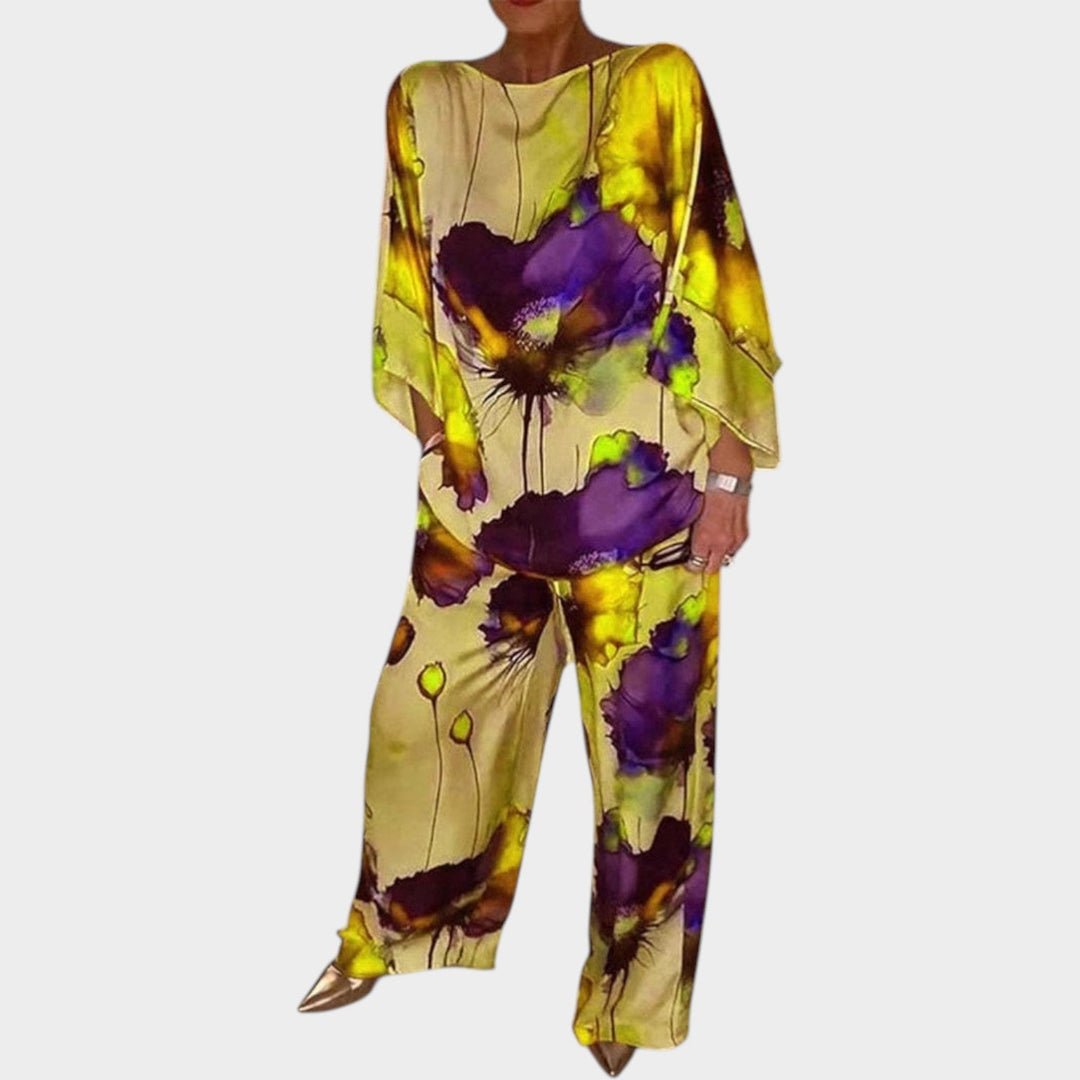 Chic floral outfit two-piece set showcasing comfortable loungewear styling and vibrant print.
