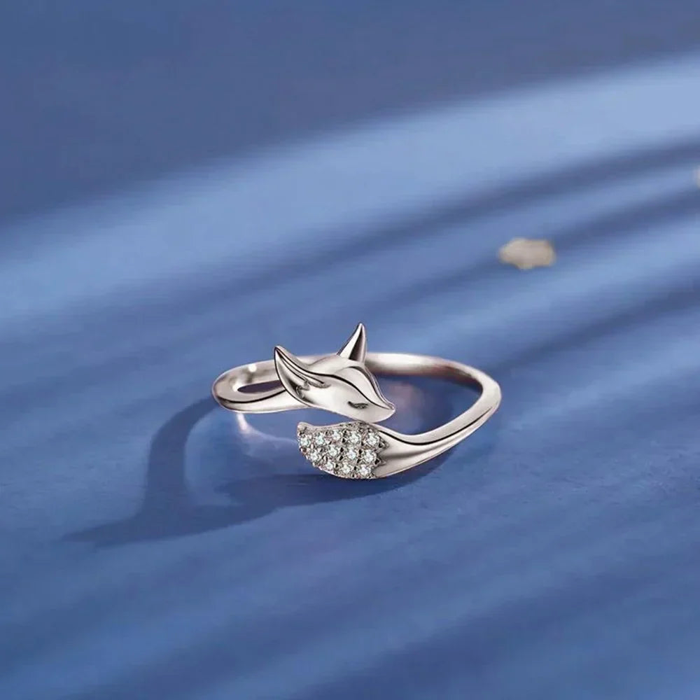 Elegant womens silver ring featuring a detailed fox design gift idea
