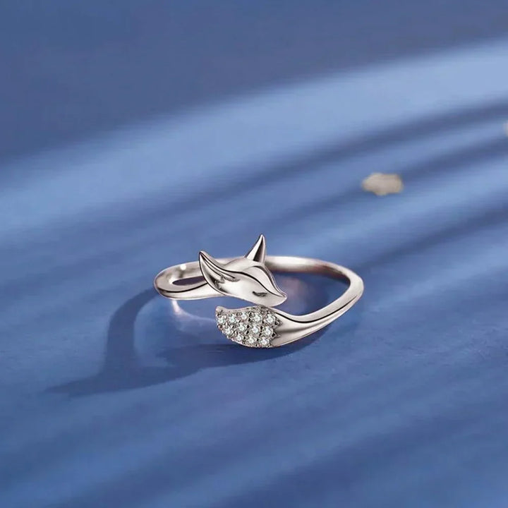 Elegant womens silver ring featuring a detailed fox design gift idea