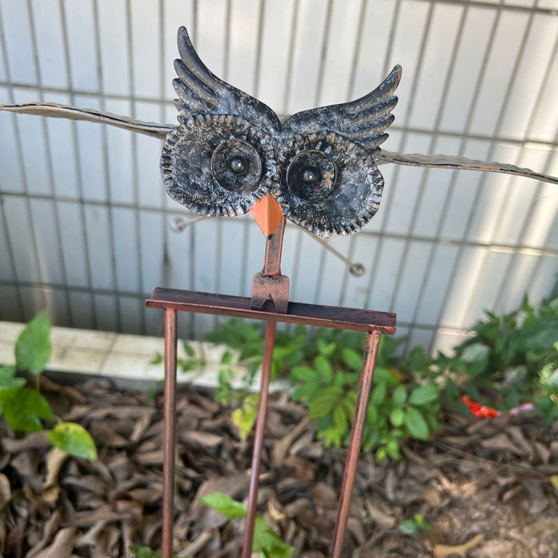 Decorative metal sculpture of a bird for lawn and yard