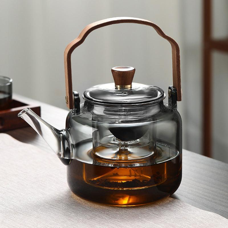 Glass teapot featuring a minimalist wooden lid and ergonomic handle