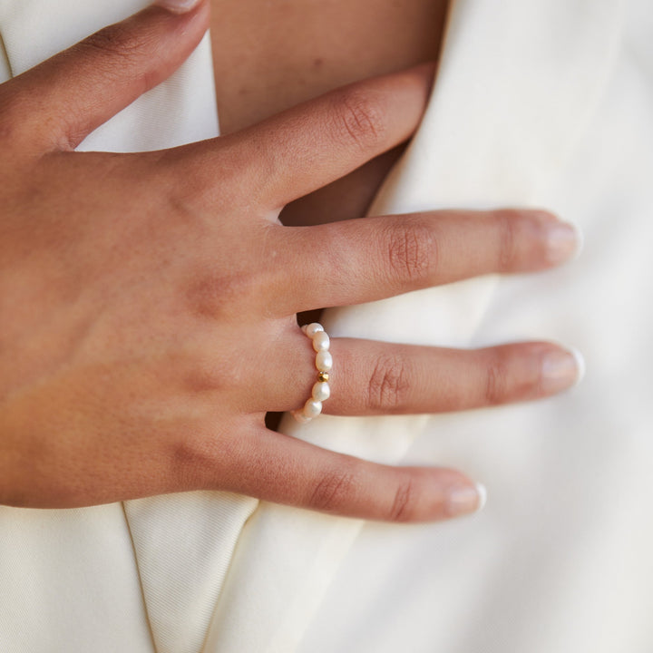 Chic fashion accessory ocean ring, ideal gift for women and pearl lovers