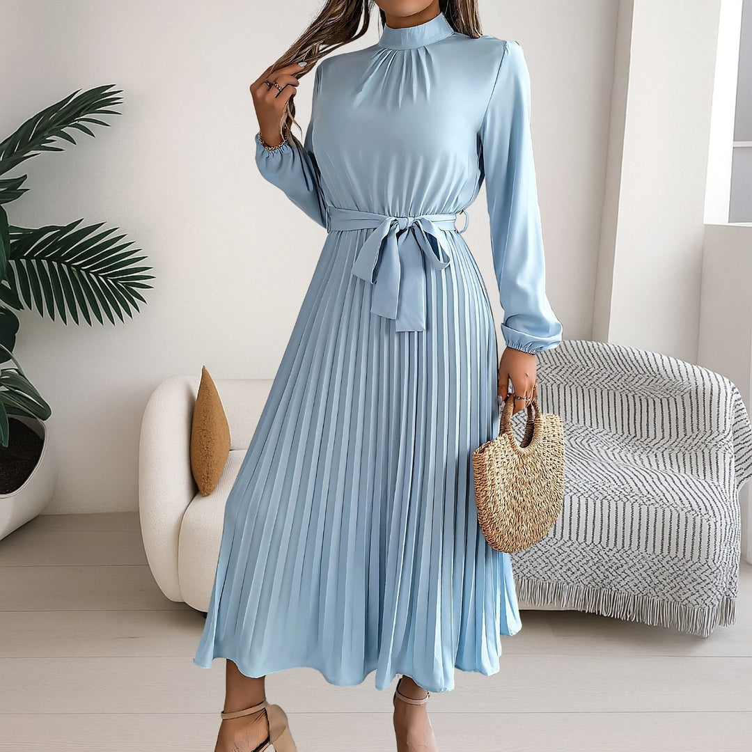 Elegant long sleeve midi dress in a pleated design with fabric belt