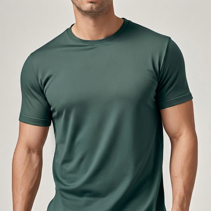 Men's solid color t-shirt ideal for warm weather and casual outfits