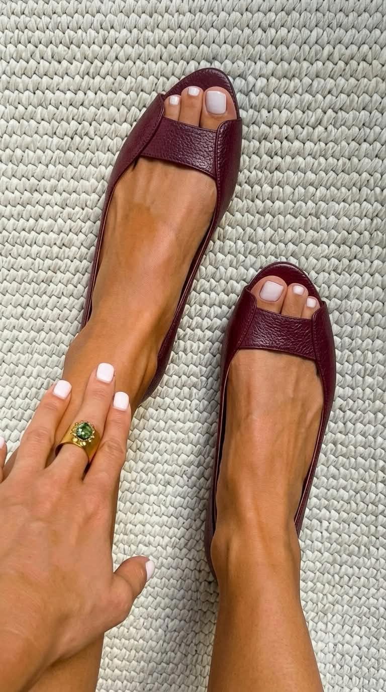 Side profile of women's metallic flat sandals ideal for warm weather wear