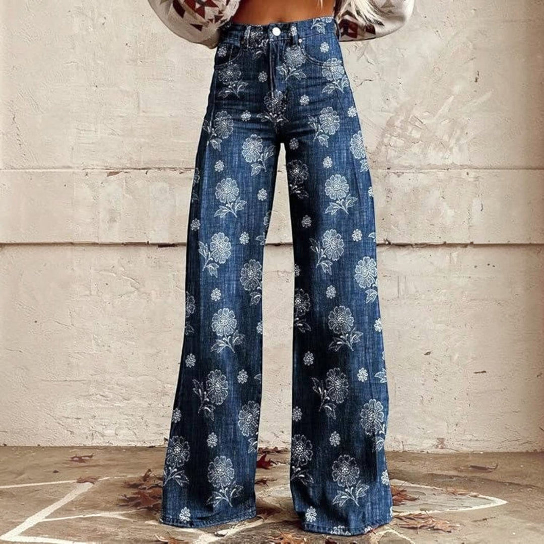 Detailed view of the comfortable high waist elastic band on pants