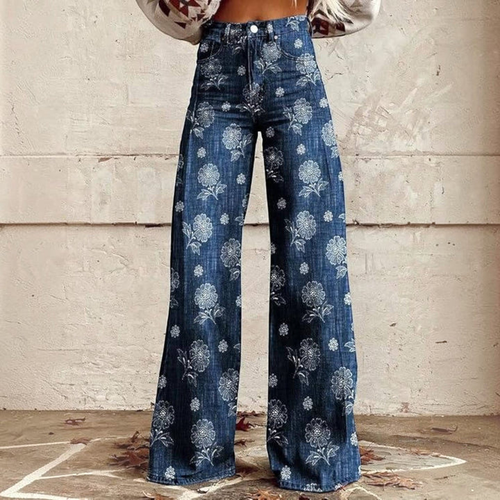 Detailed view of the comfortable high waist elastic band on pants