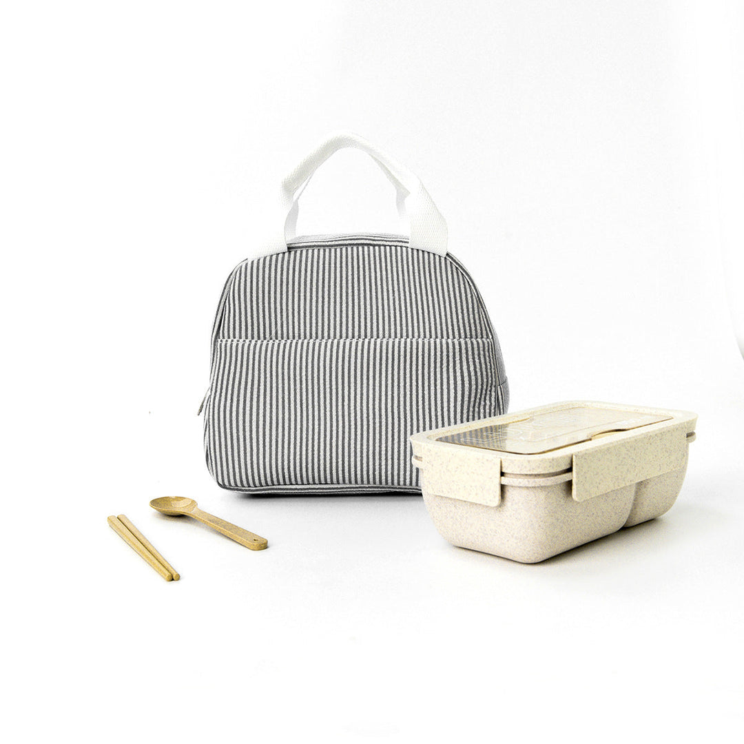 Close-up of the durable zip and reinforced stitching on lunch bag