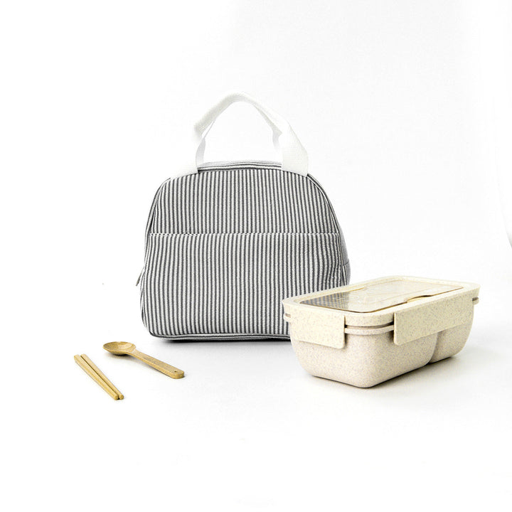 Close-up of the durable zip and reinforced stitching on lunch bag