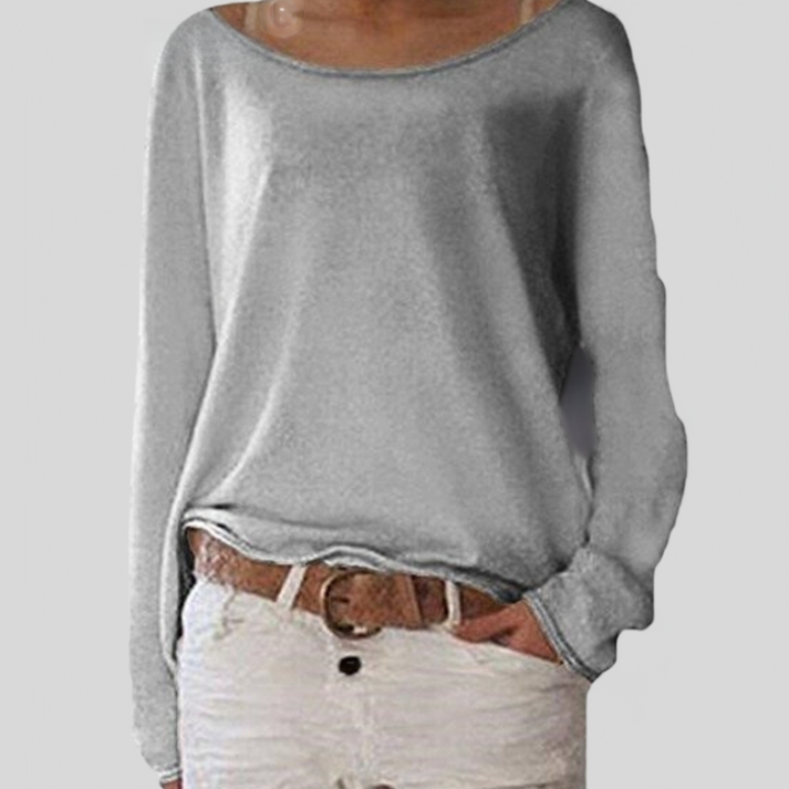 Casual women's crew neck sweater in a relaxed fit with long sleeves