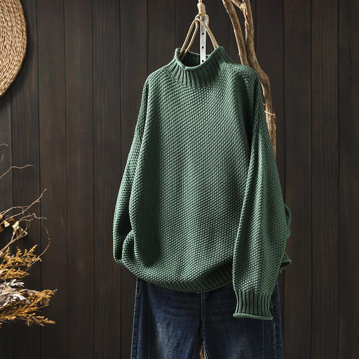 Women's cozy knitted pullover sweater with relaxed fit and classic crew neck