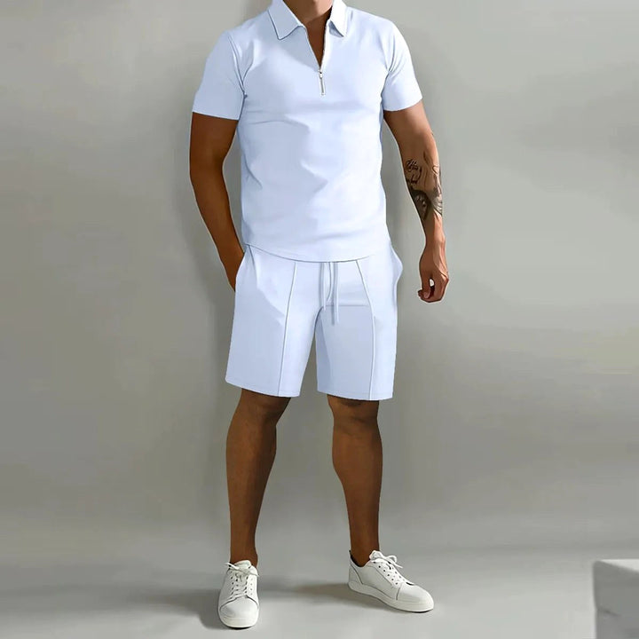 Pockets detail on the casual drawstring shorts for men