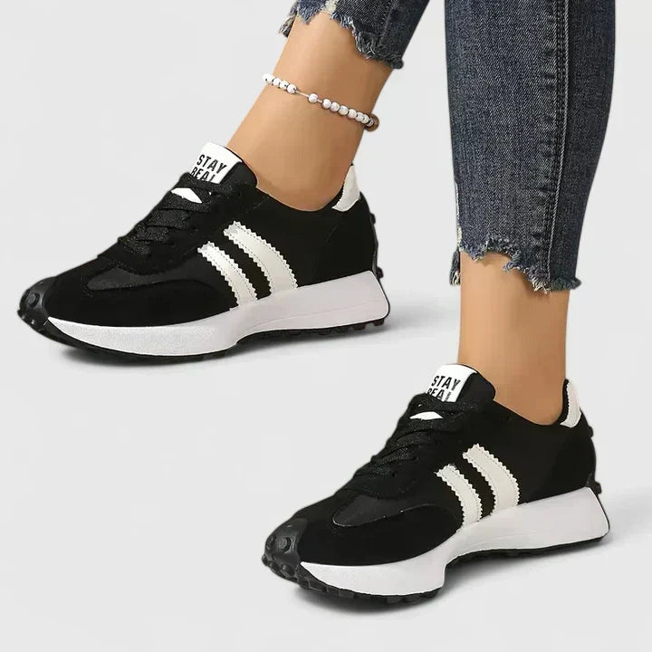 Black and white women's casual walking shoes with chunky sole