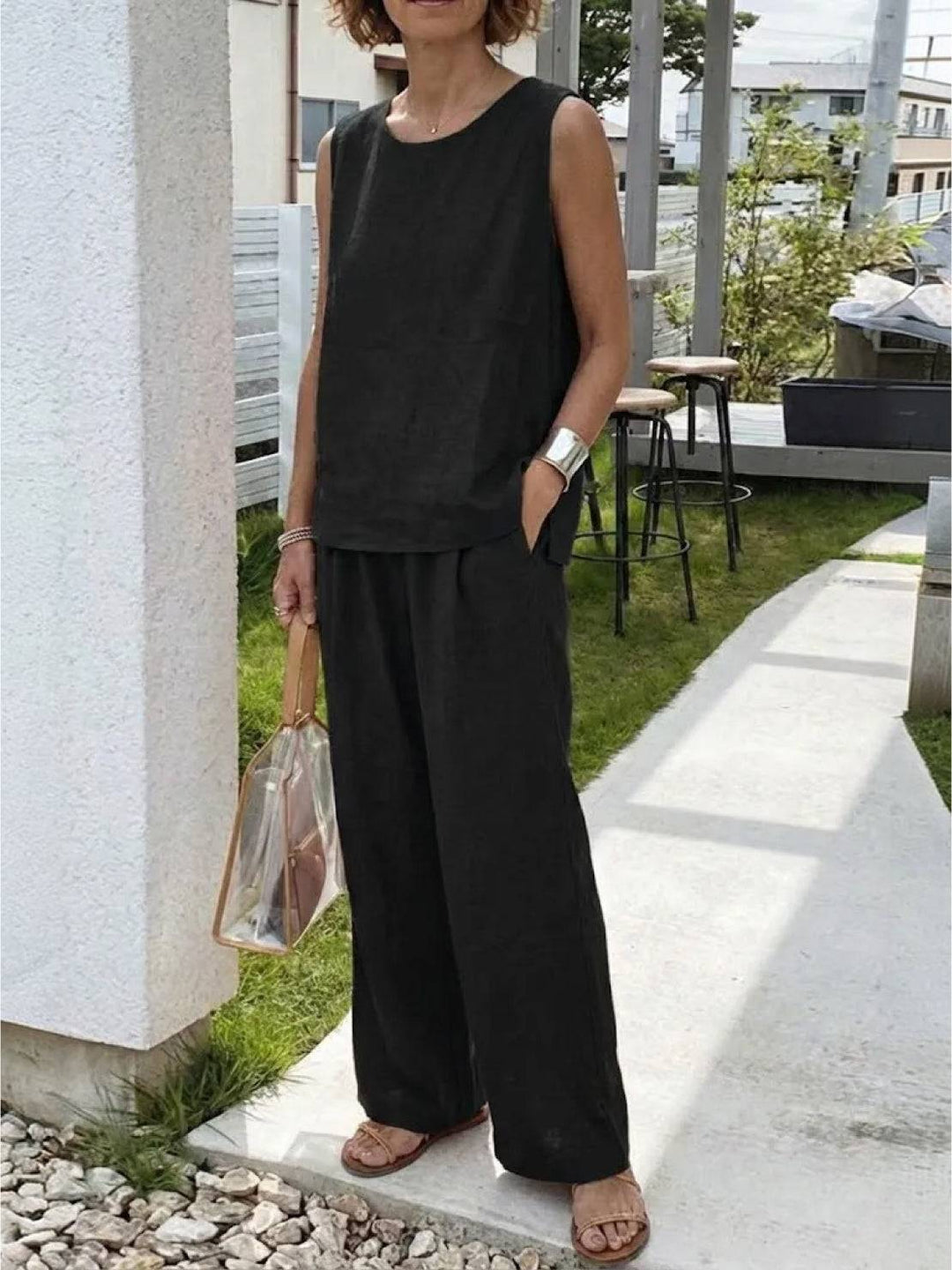 Comfortable women's casual matching set with a simple sleeveless top