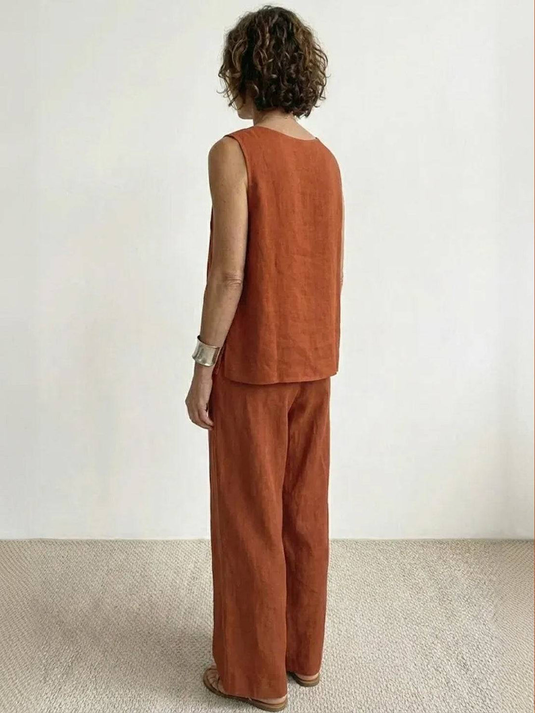 Coordinated two-piece set with a basic sleeveless top and wide leg trousers
