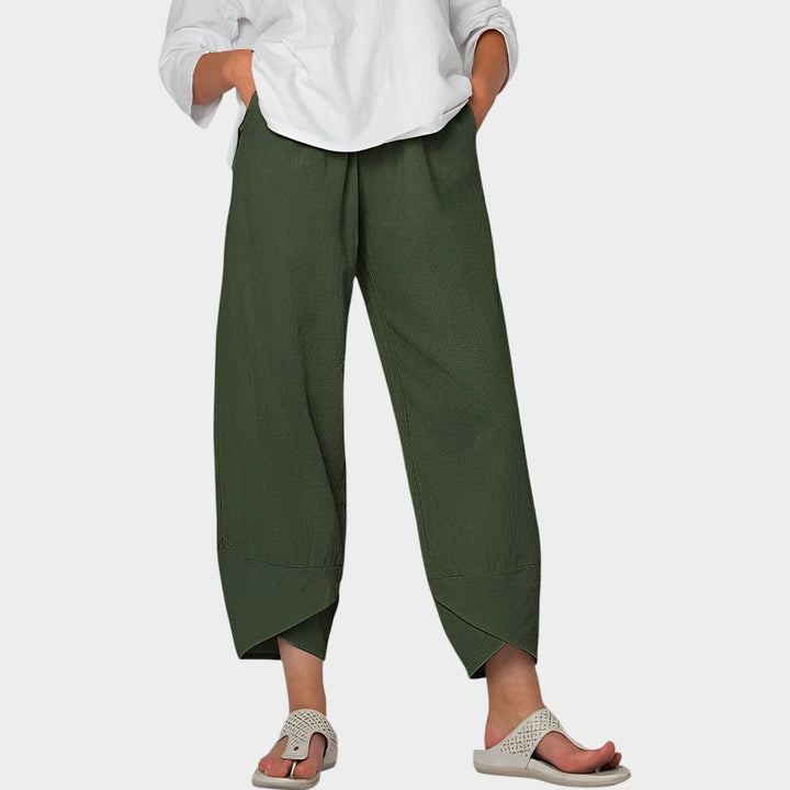 Relaxed fit casual trousers for women, ideal for summer travel and everyday comfortable wear.