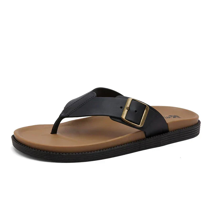 Comfortable summer footwear mens thong sandals with decorative metal buckle