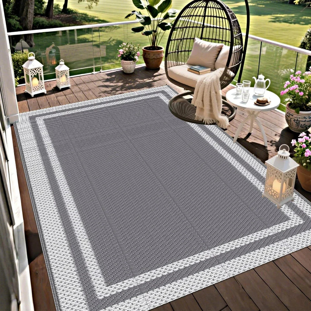 Geometric outdoor rug texture and weather-resistant material