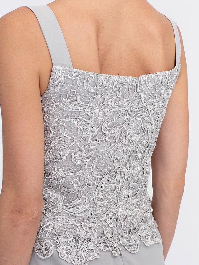 Chic mother of the bride pantsuit in sophisticated styling